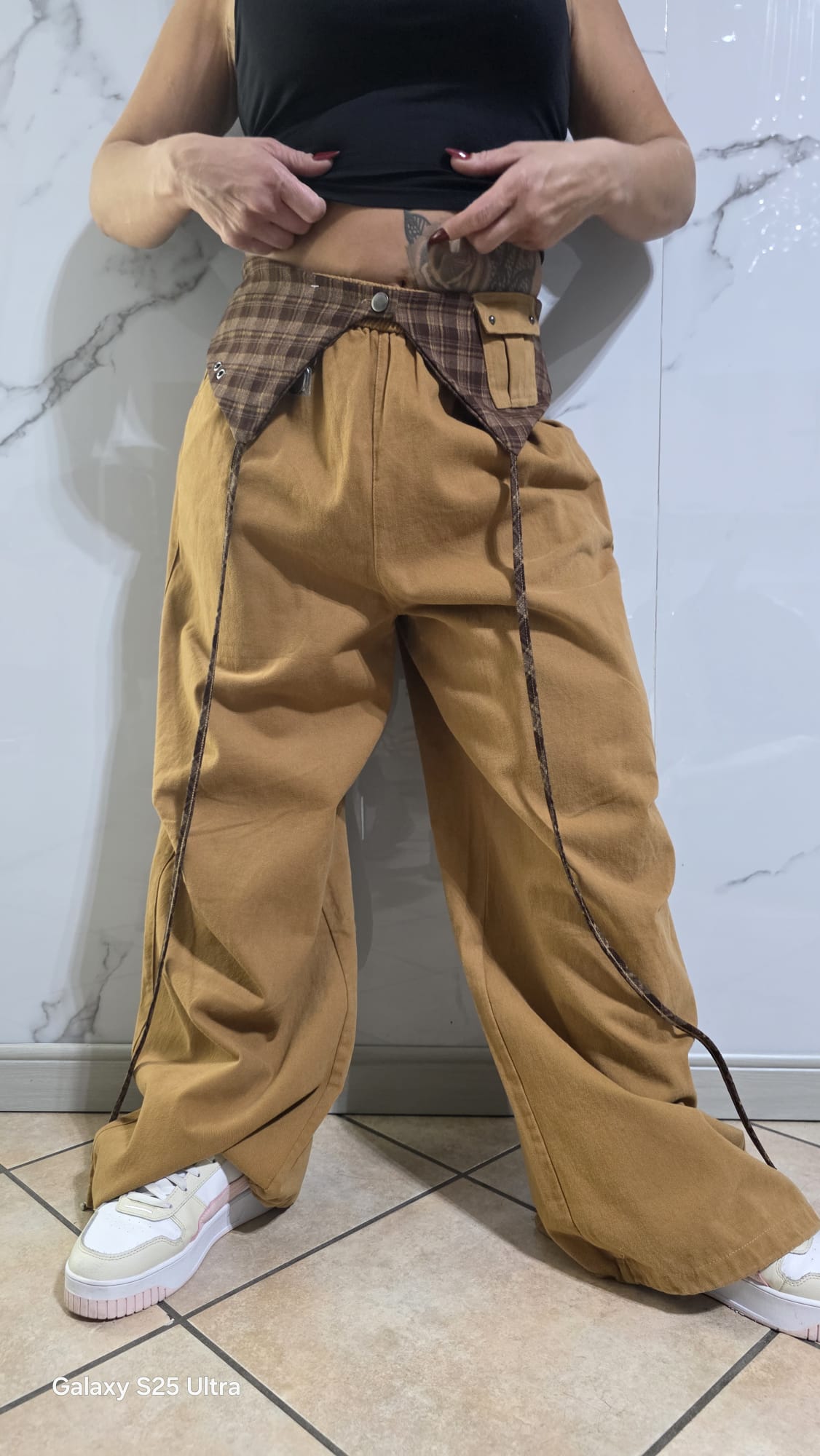 Pantaloni Larghi in Tessuto Naturale con Cintura Regolabile per Donna Stile Casual e Comfortabile