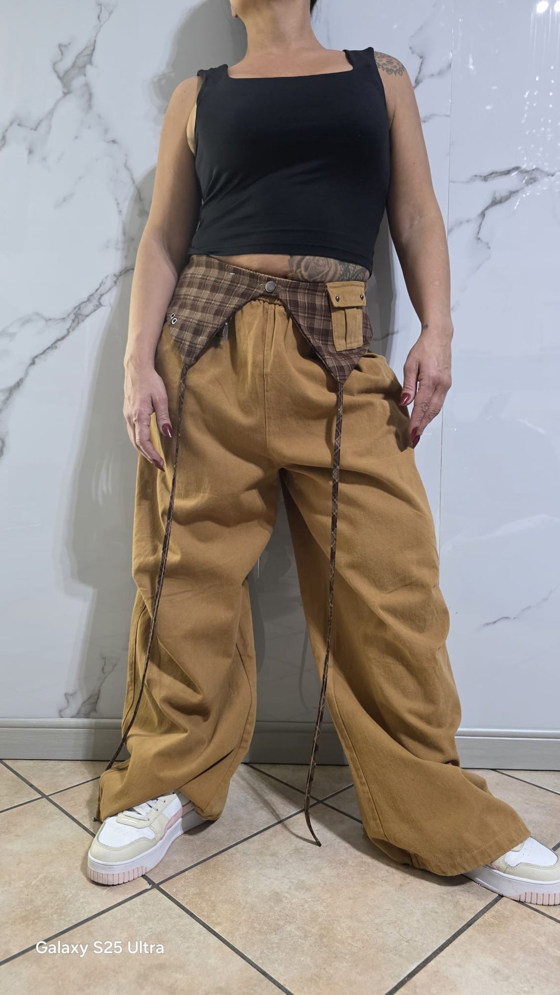 Pantaloni Larghi in Tessuto Naturale con Cintura Regolabile per Donna Stile Casual e Comfortabile