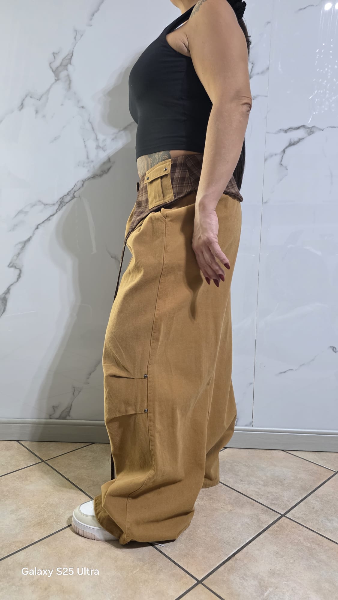 Pantaloni Larghi in Tessuto Naturale con Cintura Regolabile per Donna Stile Casual e Comfortabile