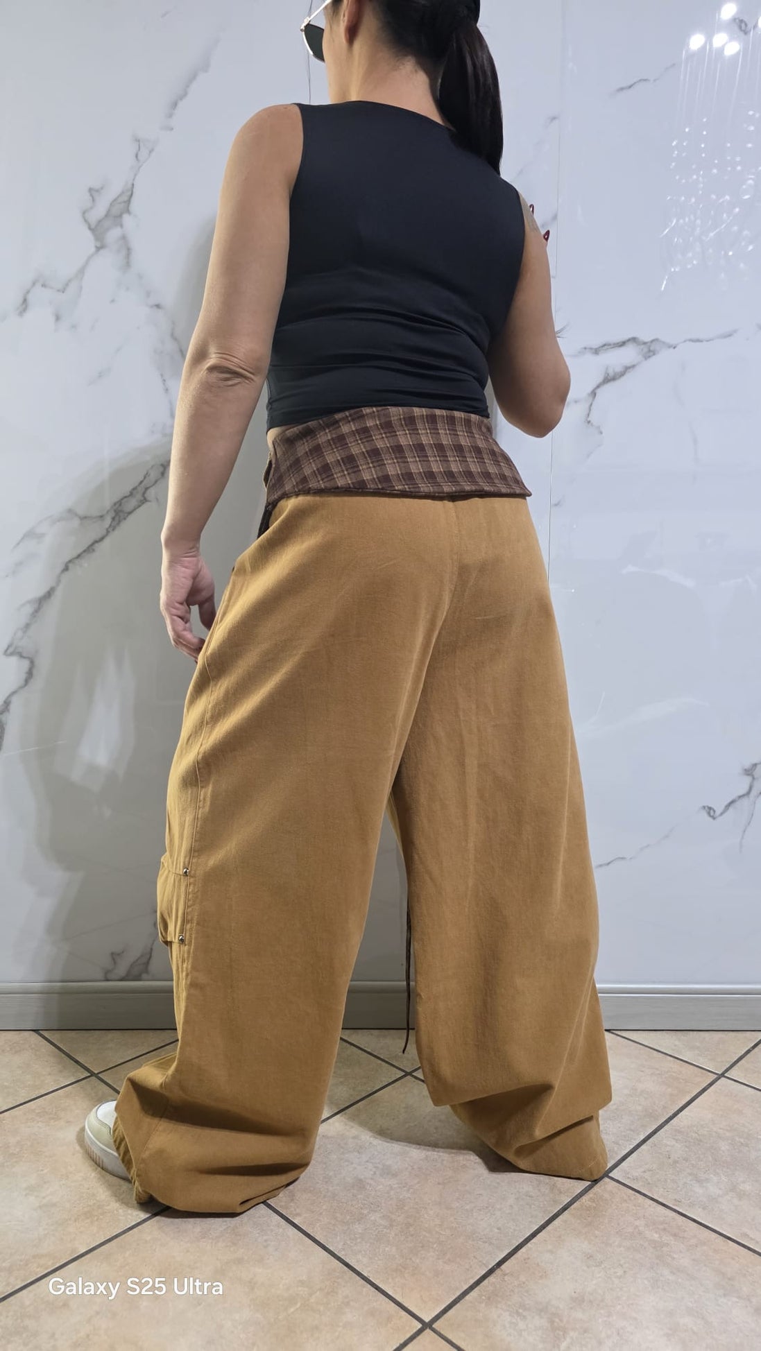 Pantaloni Larghi in Tessuto Naturale con Cintura Regolabile per Donna Stile Casual e Comfortabile