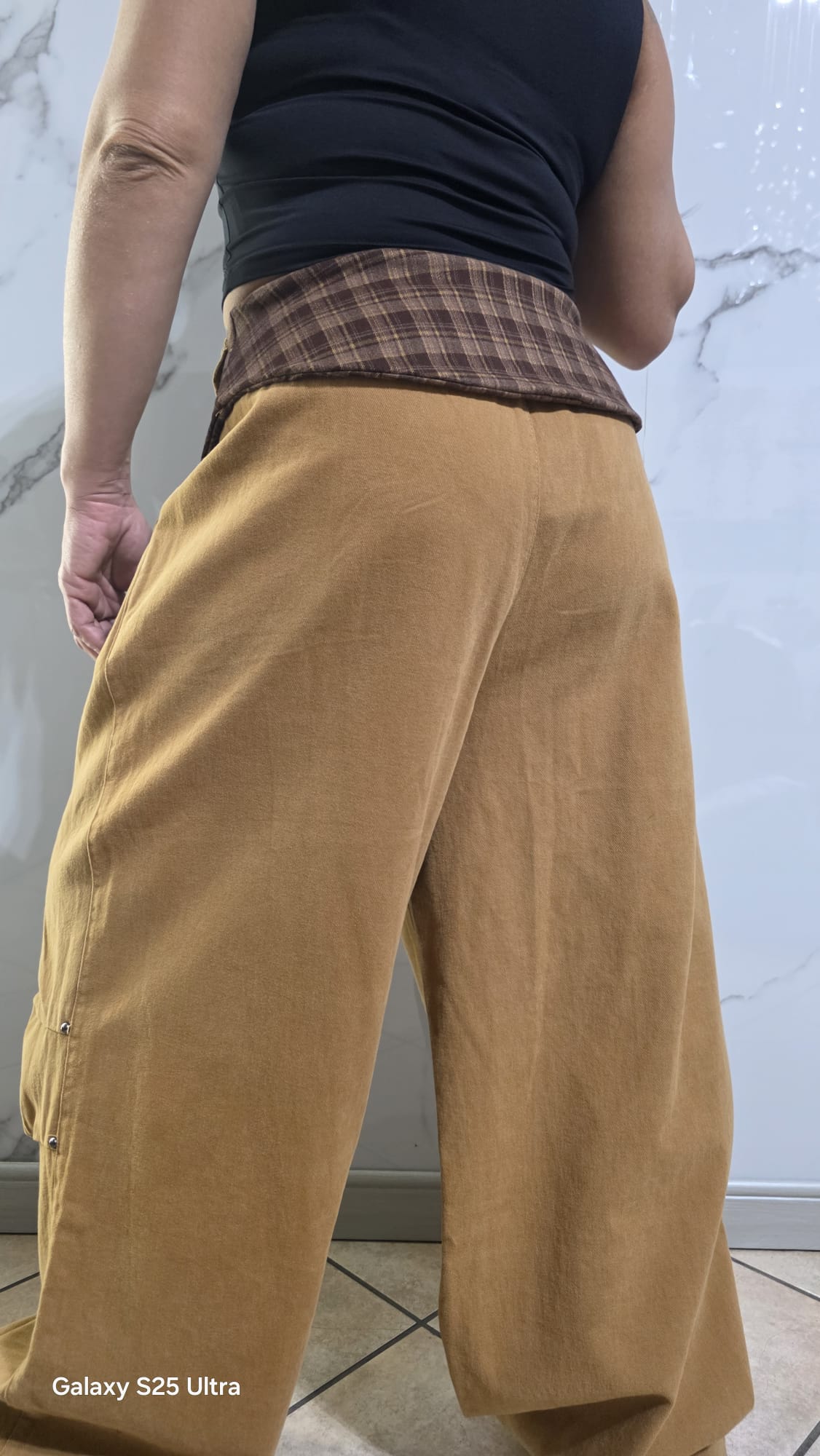 Pantaloni Larghi in Tessuto Naturale con Cintura Regolabile per Donna Stile Casual e Comfortabile