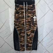 Pantatuta Donna Stile Militare con Molle Alle Caviglie in Fantasia Camouflage con Dettagli Bianchi e Neri