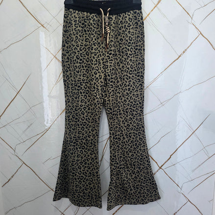 Scopri il Comfort e lo Stile con i Nostri Pantaloni a Fantasia Leopardo! Perfetti per ogni Occasione!
