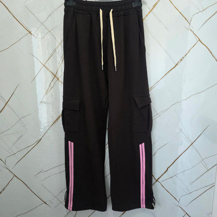 Pantaloni Sportivi Nero con Strisce Rosa Comfort Stile Moderno Tasche Laterali e Posteriori Design Urbano e Funzionale