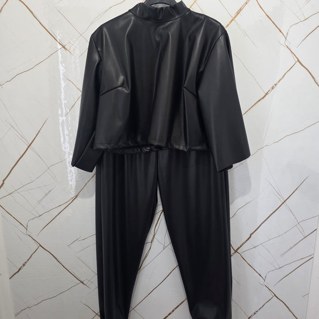 Abbigliamento Donna in Stile Moderno - Top e Pantaloni in Tinta Unita con Design Elegante e Comfortabile