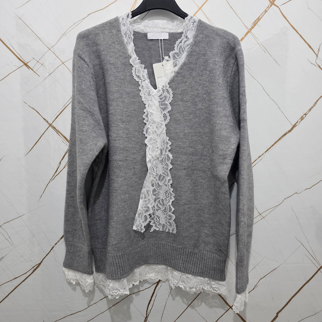 Cardigan Nero con Dettagli in Pizzo Bianco per Donna Elegante e Comfortabile