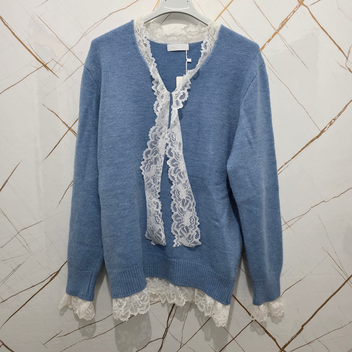 Cardigan Nero con Dettagli in Pizzo Bianco per Donna Elegante e Comfortabile