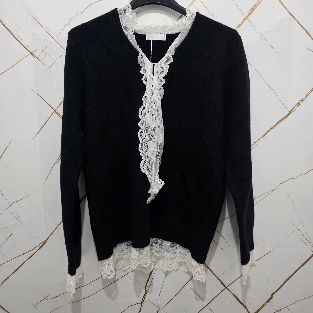 Cardigan Nero con Dettagli in Pizzo Bianco per Donna Elegante e Comfortabile