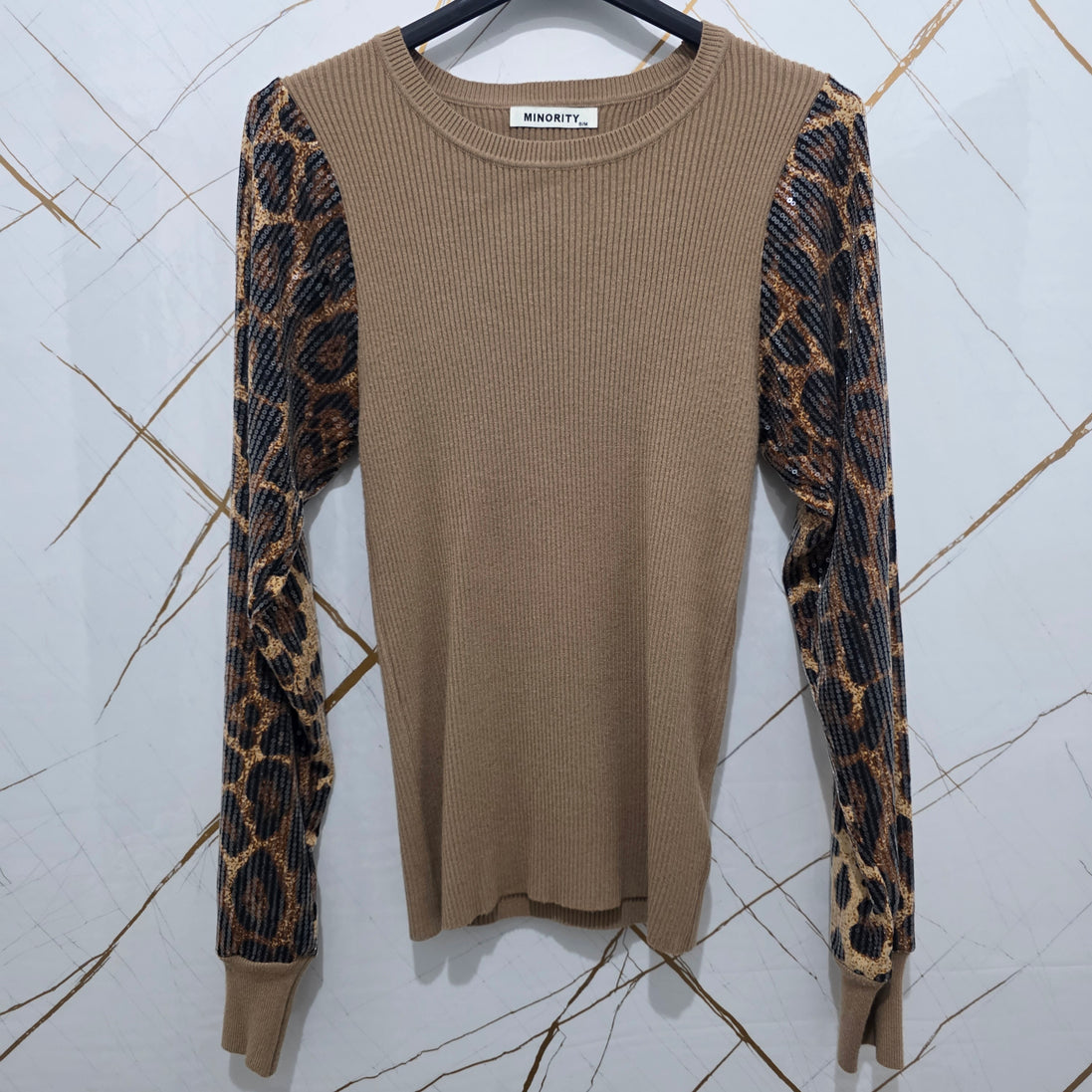 Maglia a Maniche Lunghe con Dettaglio Animalier - Comfort e Stile per Varie Occasioni - Capo Versatile e Originale