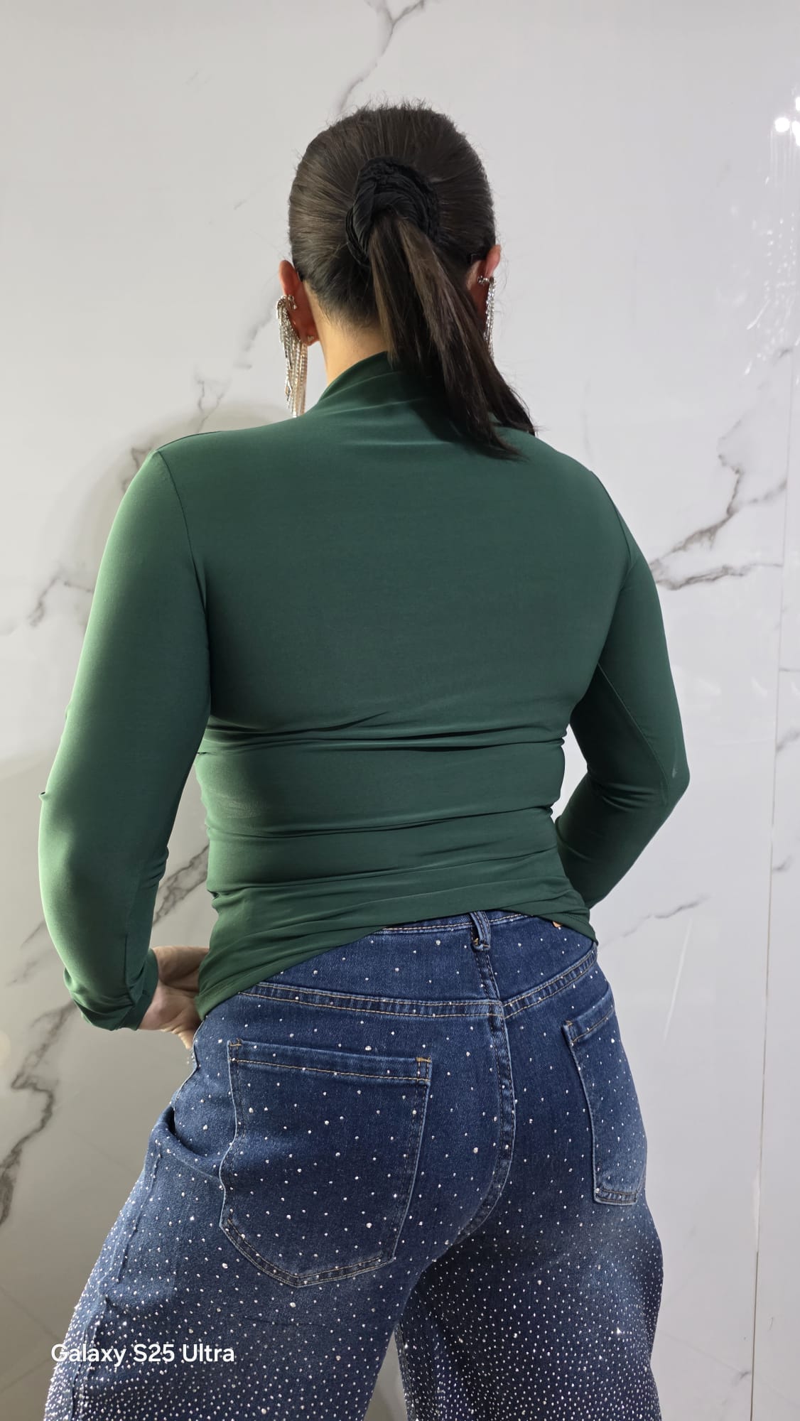 Maglia Verde Lunga Manica con Design Ruché per un Look Elegante e Comfortabile