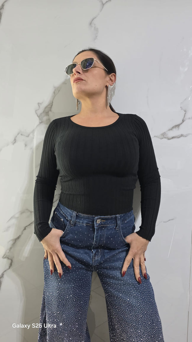 Maglia a Costina Nero con Maniche Lunghe e Design Elegante per Look Casual
