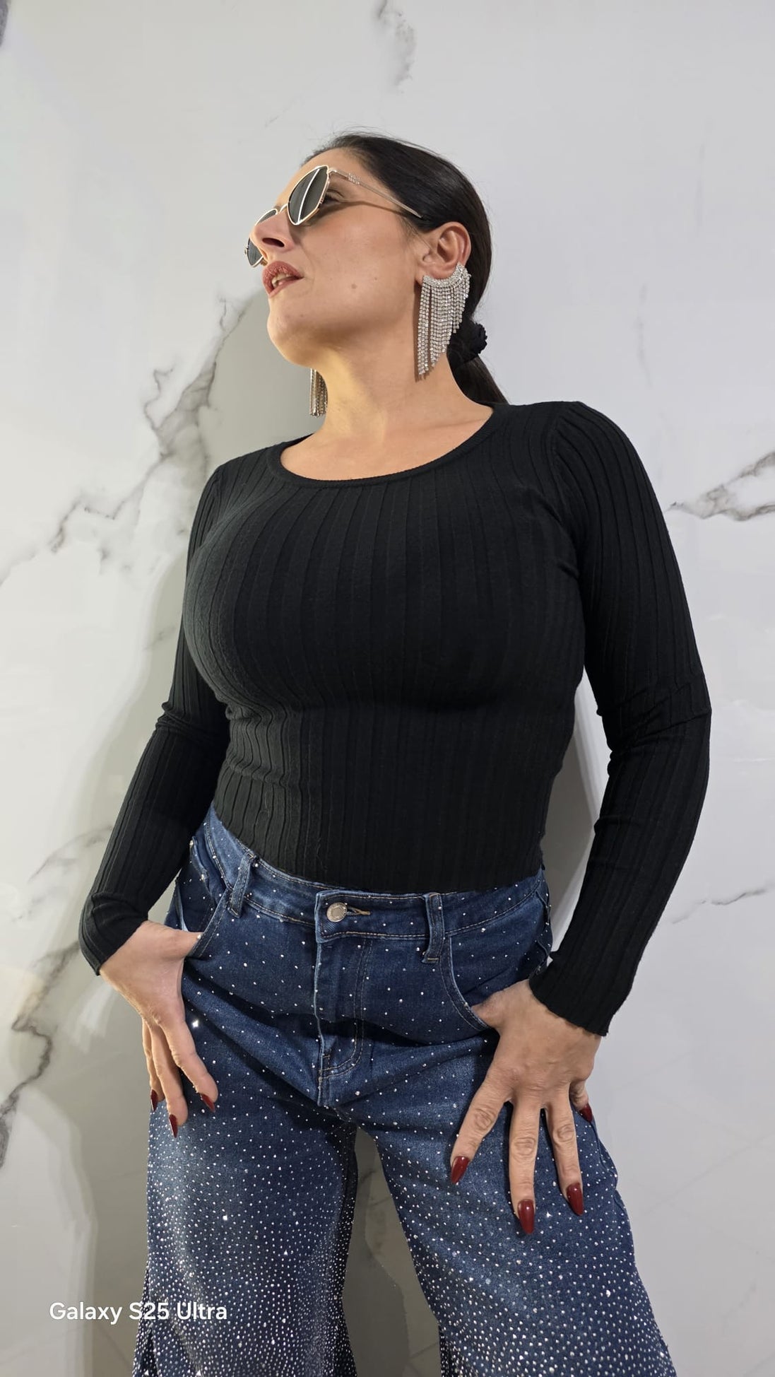 Maglia a Costina Nero con Maniche Lunghe e Design Elegante per Look Casual