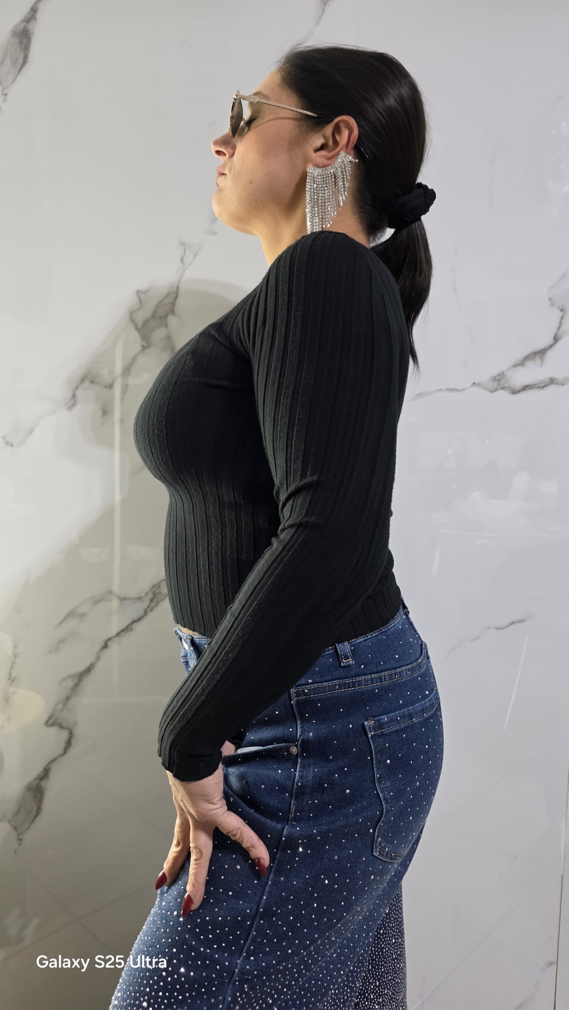 Maglia a Costina Nero con Maniche Lunghe e Design Elegante per Look Casual