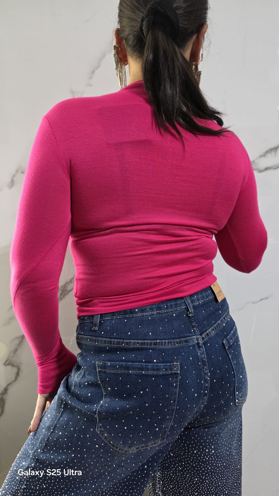 T-shirt Semplice Aderente in Rosso con Maniche Lunghe e Taglio Adatto per un Look Moderno e Comfortabile