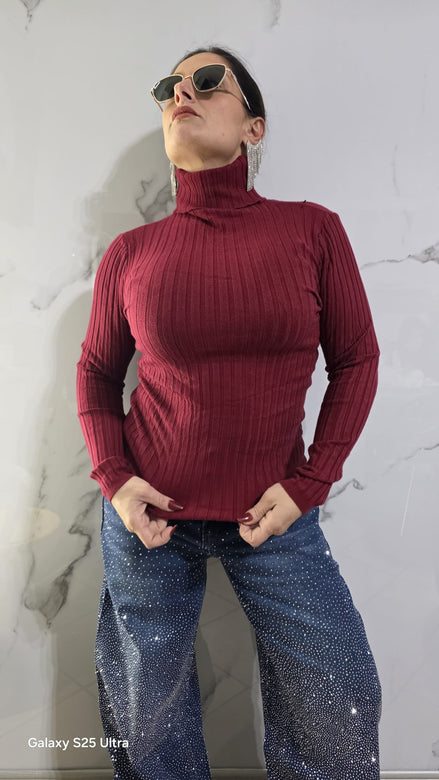 Maglia a Coste con Collo Alto in Tessuto Elasticizzato per Comfort e Stile Ideale per Giornate Fresche