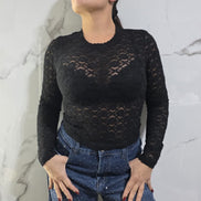 Maglia in Rete Nera con Maniche Lunghe e Dettagli in Rete per un Look Elegante e Moderno