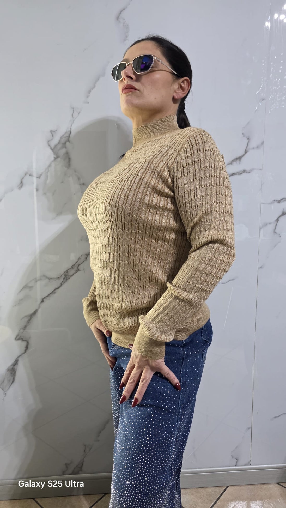 Maglione Donna in Tessuto a Coste Colore Beige con Maniche Lunghe e Collo Alto per un Look Elegante e Comfortevole