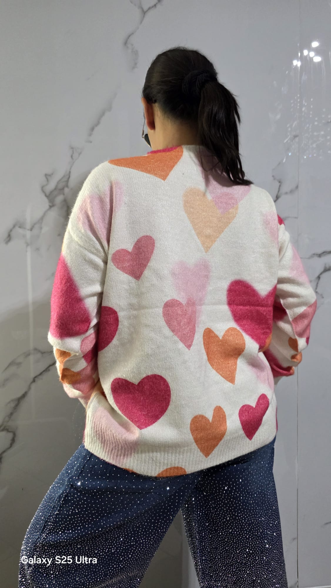 Maglione Donna con Cuori Colorati in Rosa e Arancione Stile Casual e Comodo per Ogni Giorno