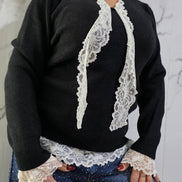 Cardigan Nero con Dettagli in Pizzo Bianco per Donna Elegante e Comfortabile