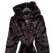 Pelliccia Eco-Friendly Bordeaux in Stile Moderno e Comfortabile per Donna