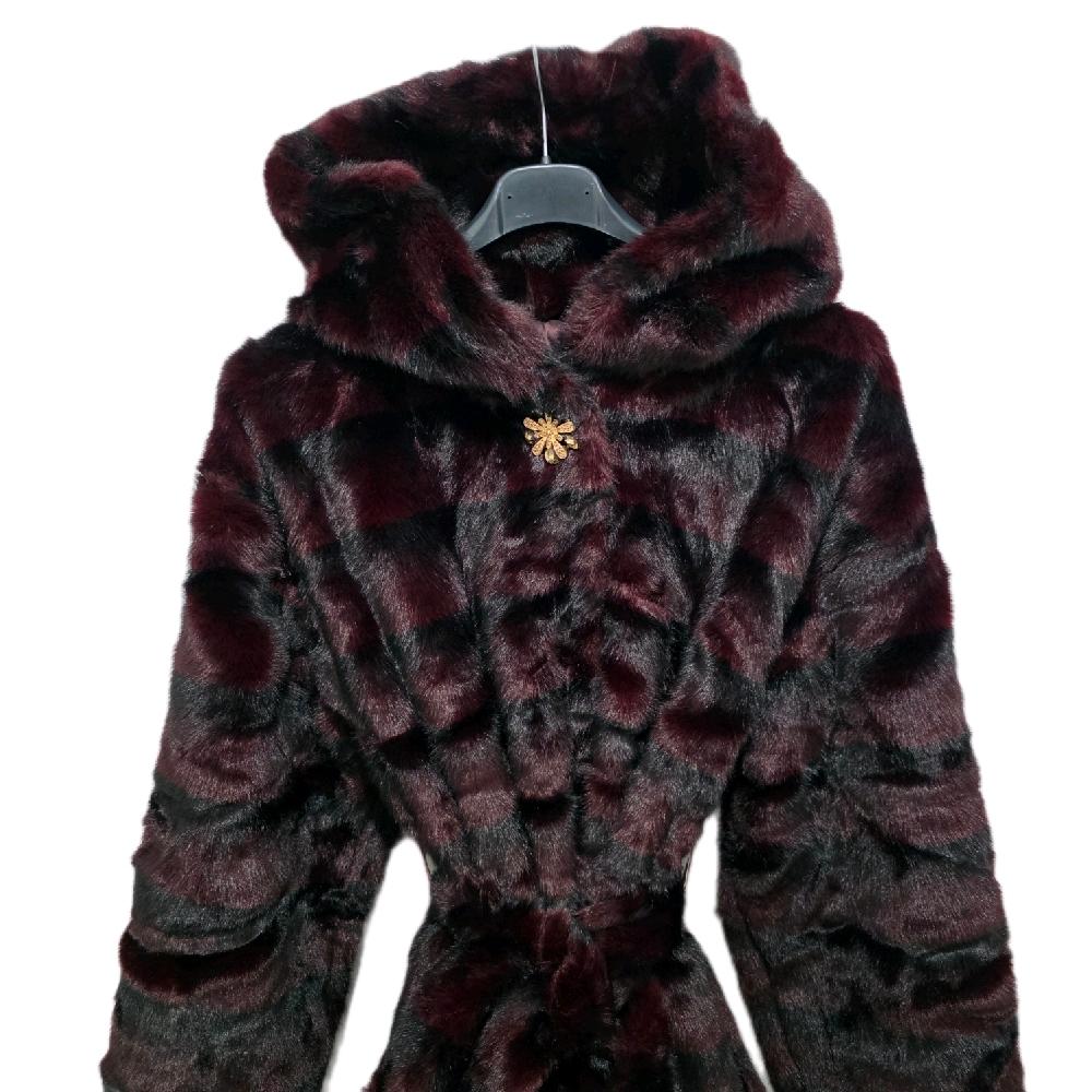 Pelliccia Eco-Friendly Bordeaux in Stile Moderno e Comfortabile per Donna