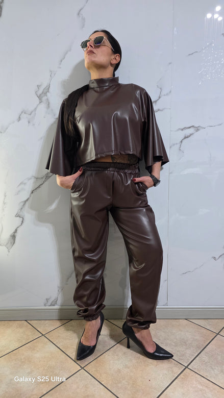 Abbigliamento Donna in Stile Moderno - Top e Pantaloni in Tinta Unita con Design Elegante e Comfortabile