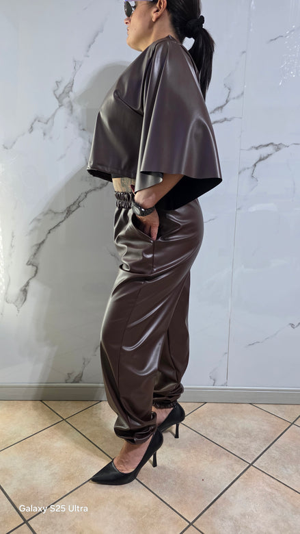 Abbigliamento Donna in Stile Moderno - Top e Pantaloni in Tinta Unita con Design Elegante e Comfortabile