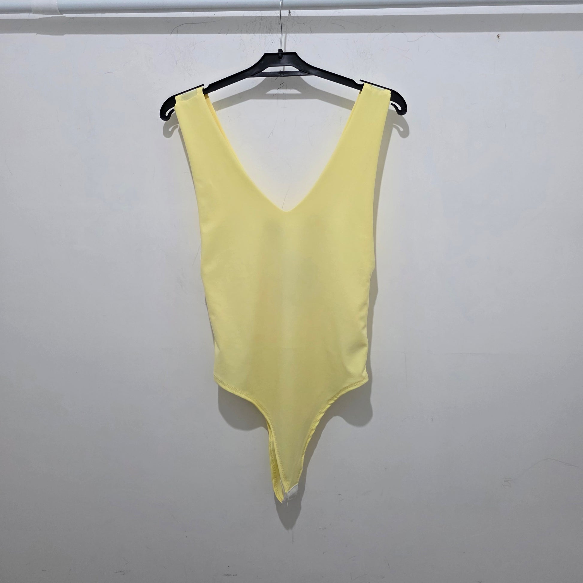 Body Scollo Profondo con Spalline Larghe in Giallo Chiaro per un Look 