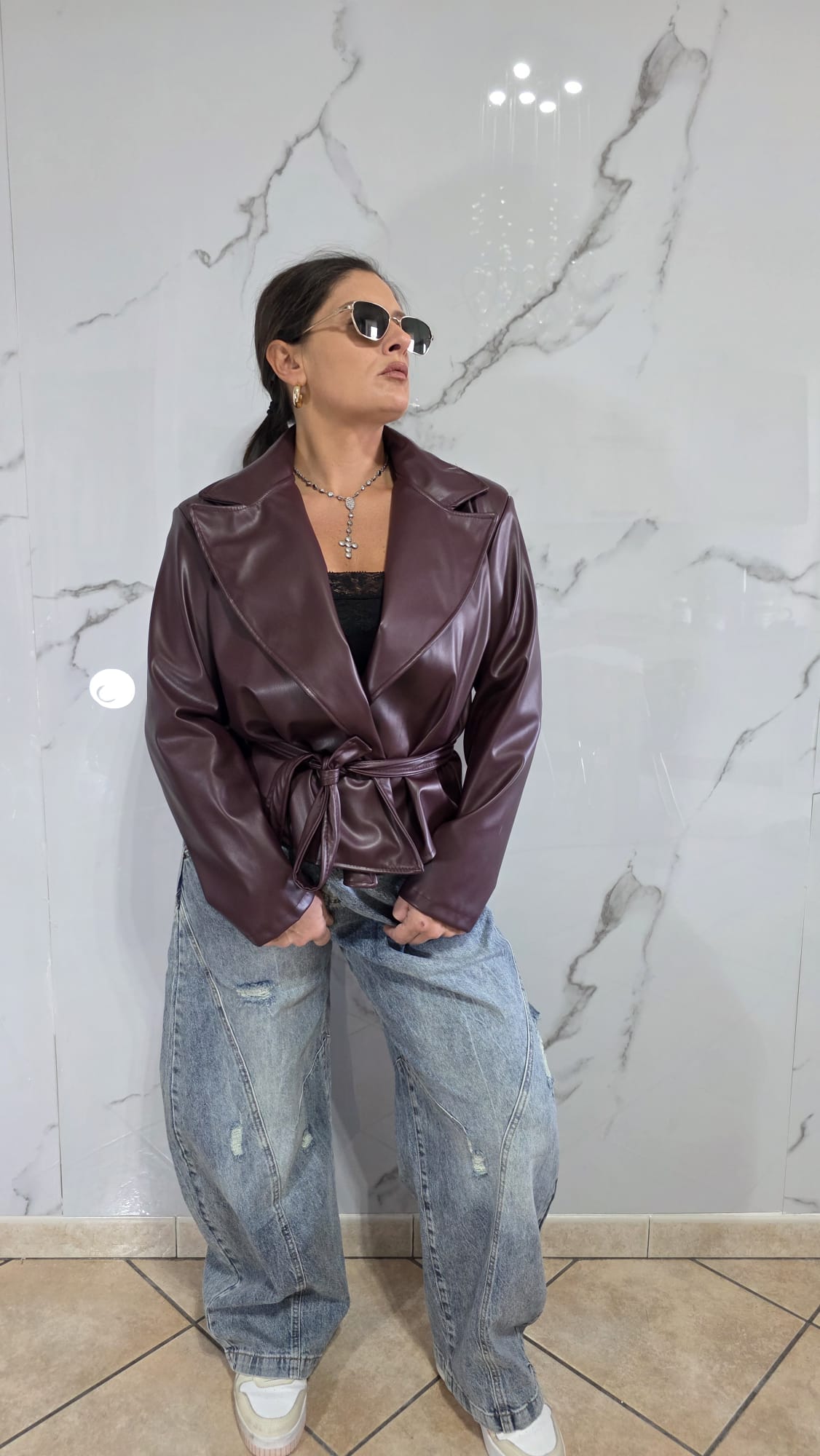 Giacca Chic con Cintura e Collo Scollo in Rosa Pastello per Look Elegante e Moderno
