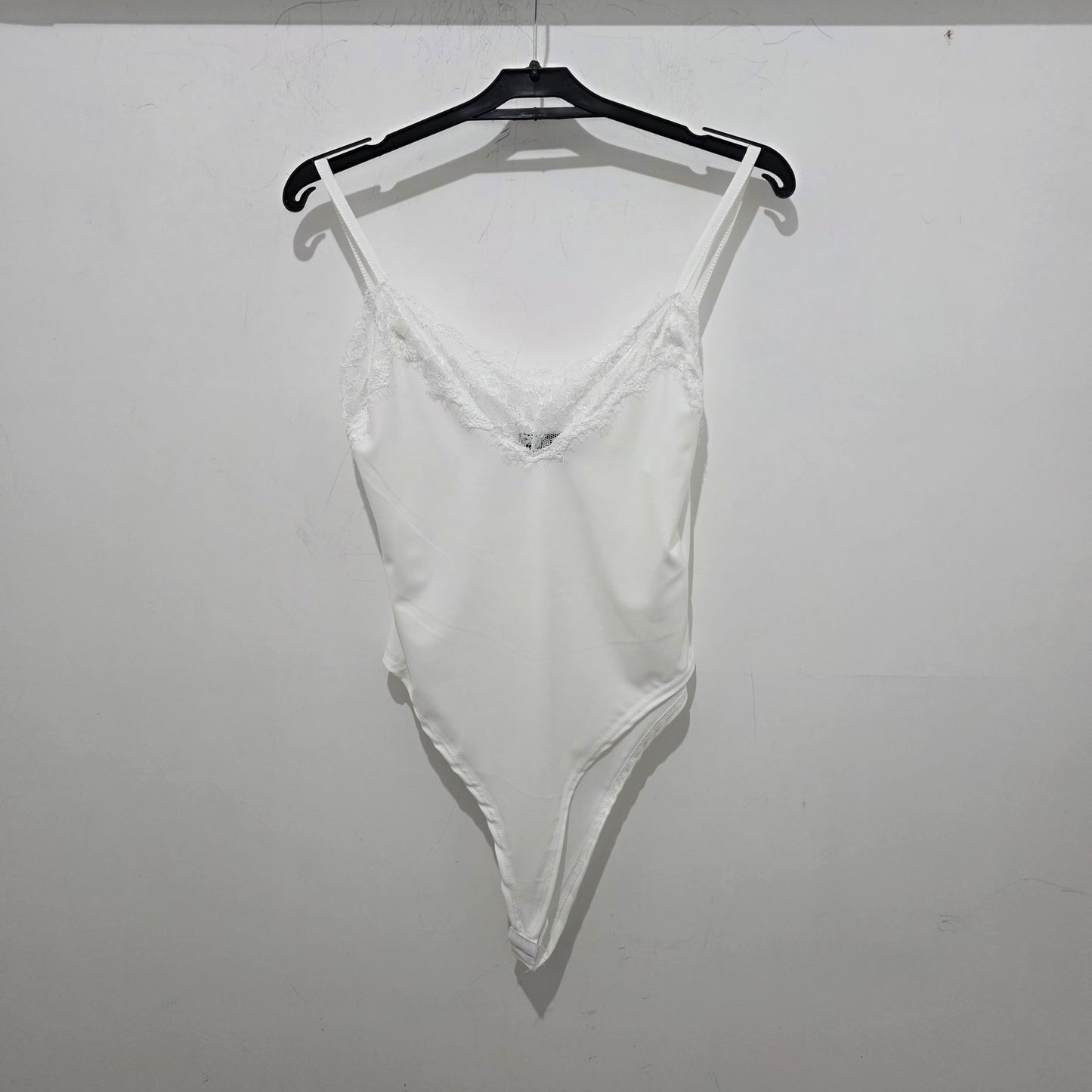 Body Nero con Dettagli in Pizzo per un Look Elegante e Seducente