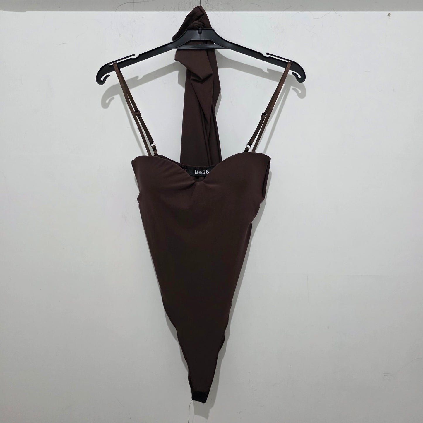 Body con Scollatura Aderente e Spalline Sottili in Tessuto Elastico 
