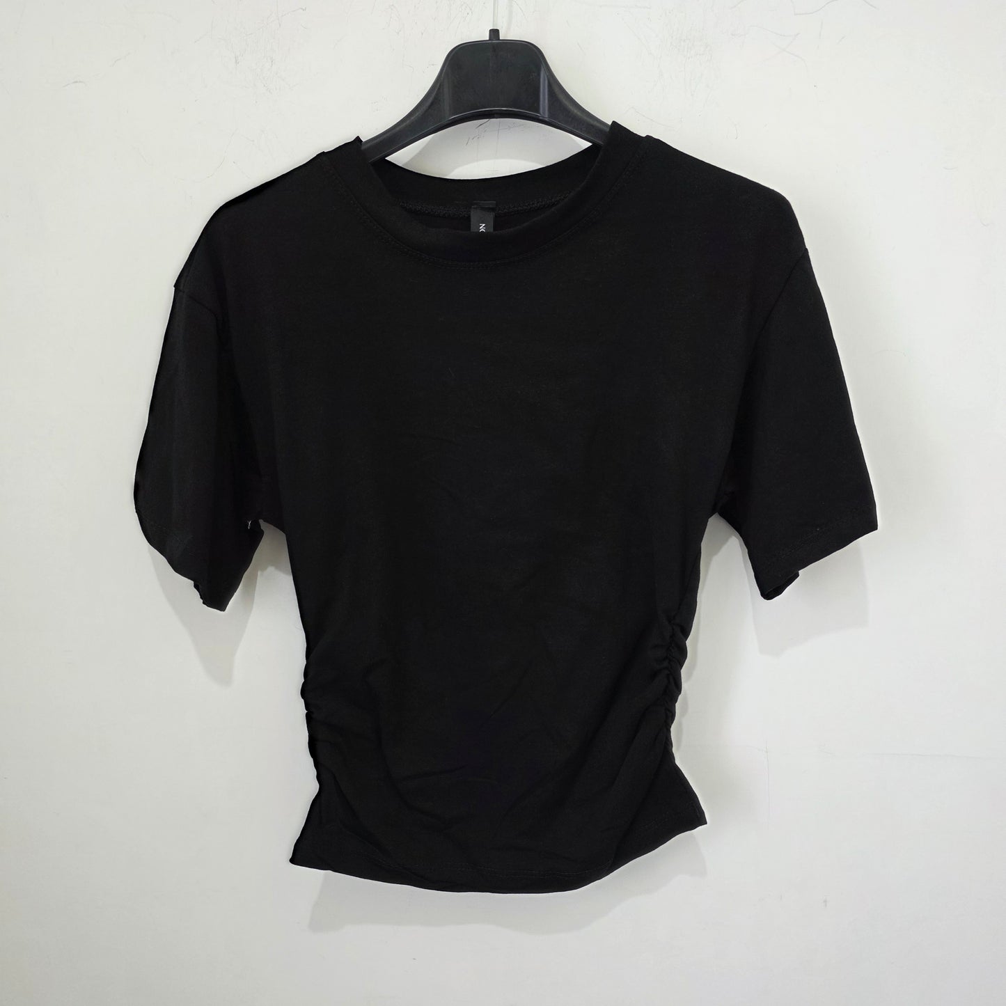 T-shirt con Arricciatura Laterale e Maniche Corte in Nero Stile Casual