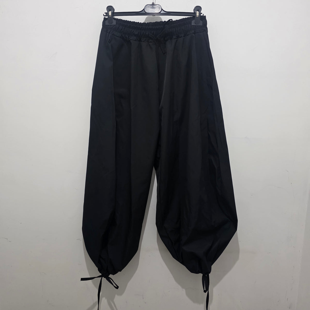 Pantaloni Neri a Gamba Larga con Cordoncino e Fiocco in Tessuto Morbido per Donna Stile Elegante e Comodo