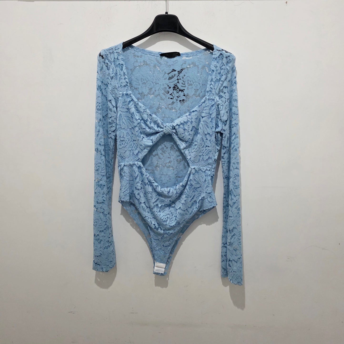 Body in Pizzo con Nodo e Dettaglio Cut-Out
