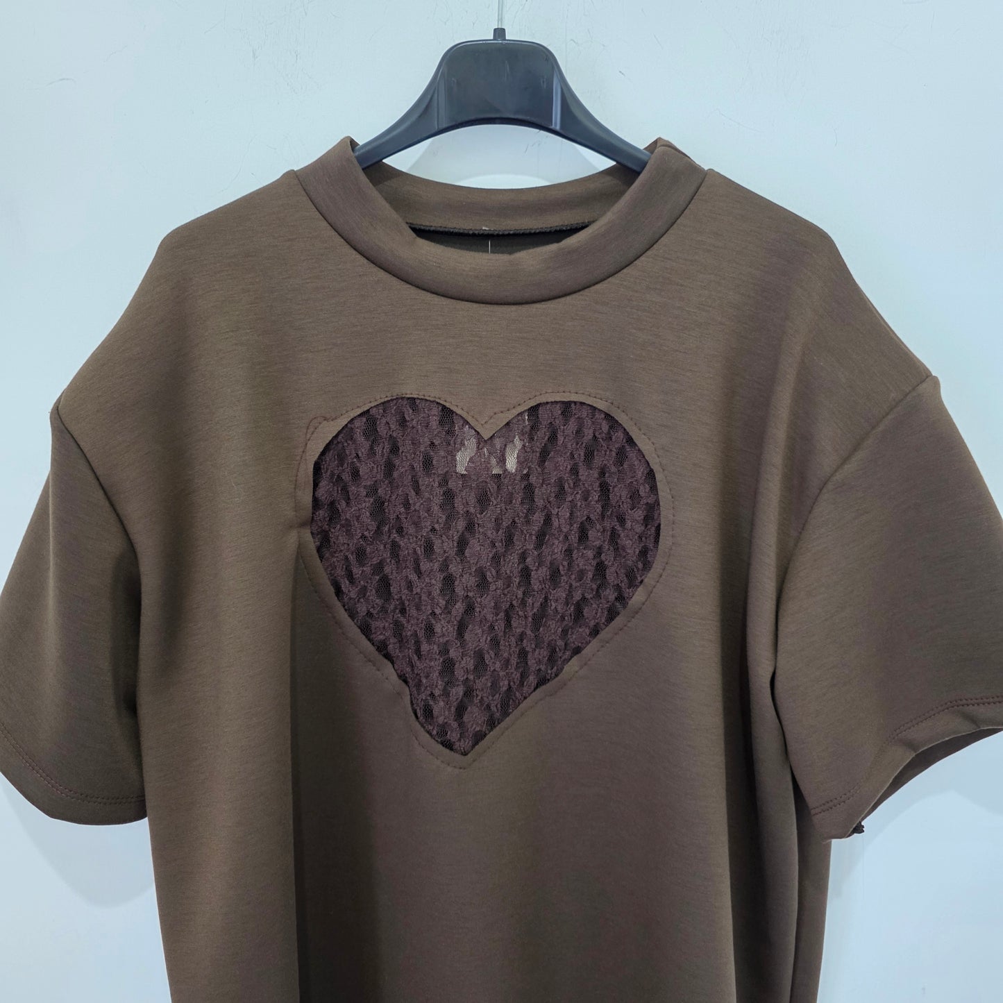 T-Shirt con Applicazione in Pizzo a Cuore in Colore Blu Chiaro  Donna