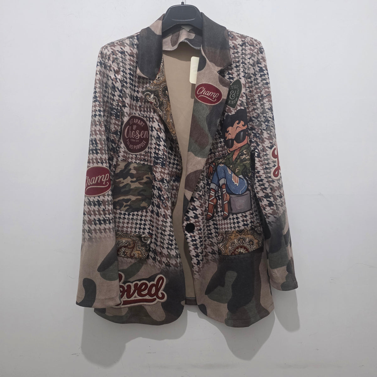 Cappotto Militare Casual con Motivo Fantasia e Patchwork per Look Versatile e Elegante
