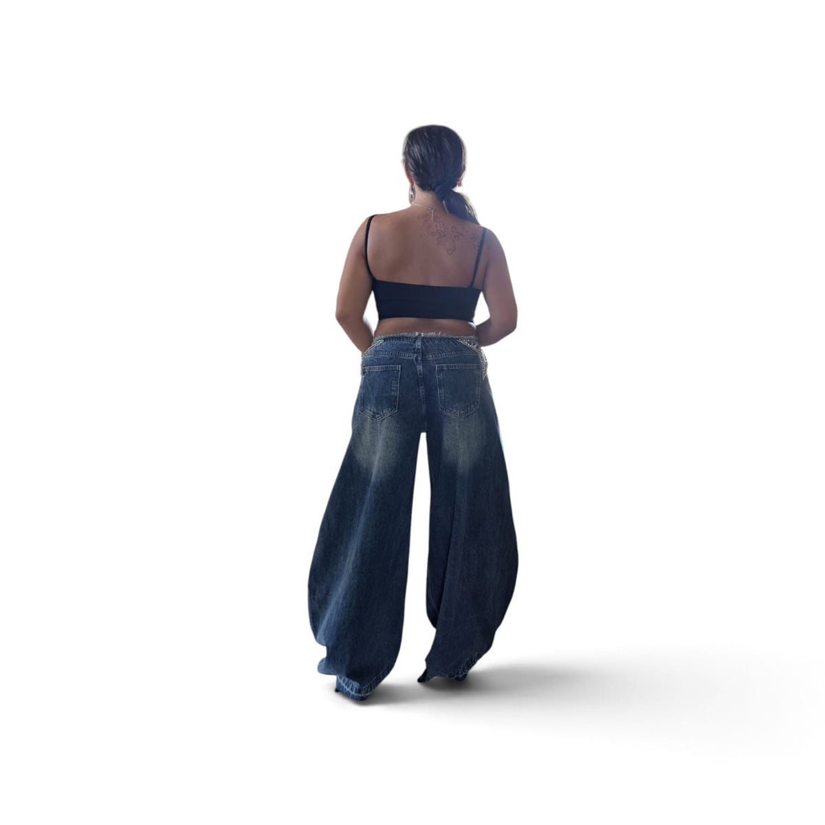 Jeans Oversize con Dettagli in Strass per un Look Elegante e Fashionabile