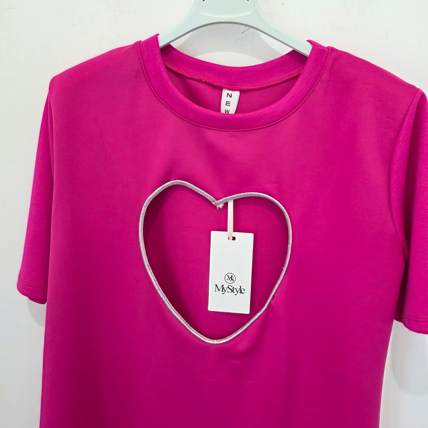 Maglietta Rosa con Cuore Argento - Stile Casual e Comodo per Tutti i 
