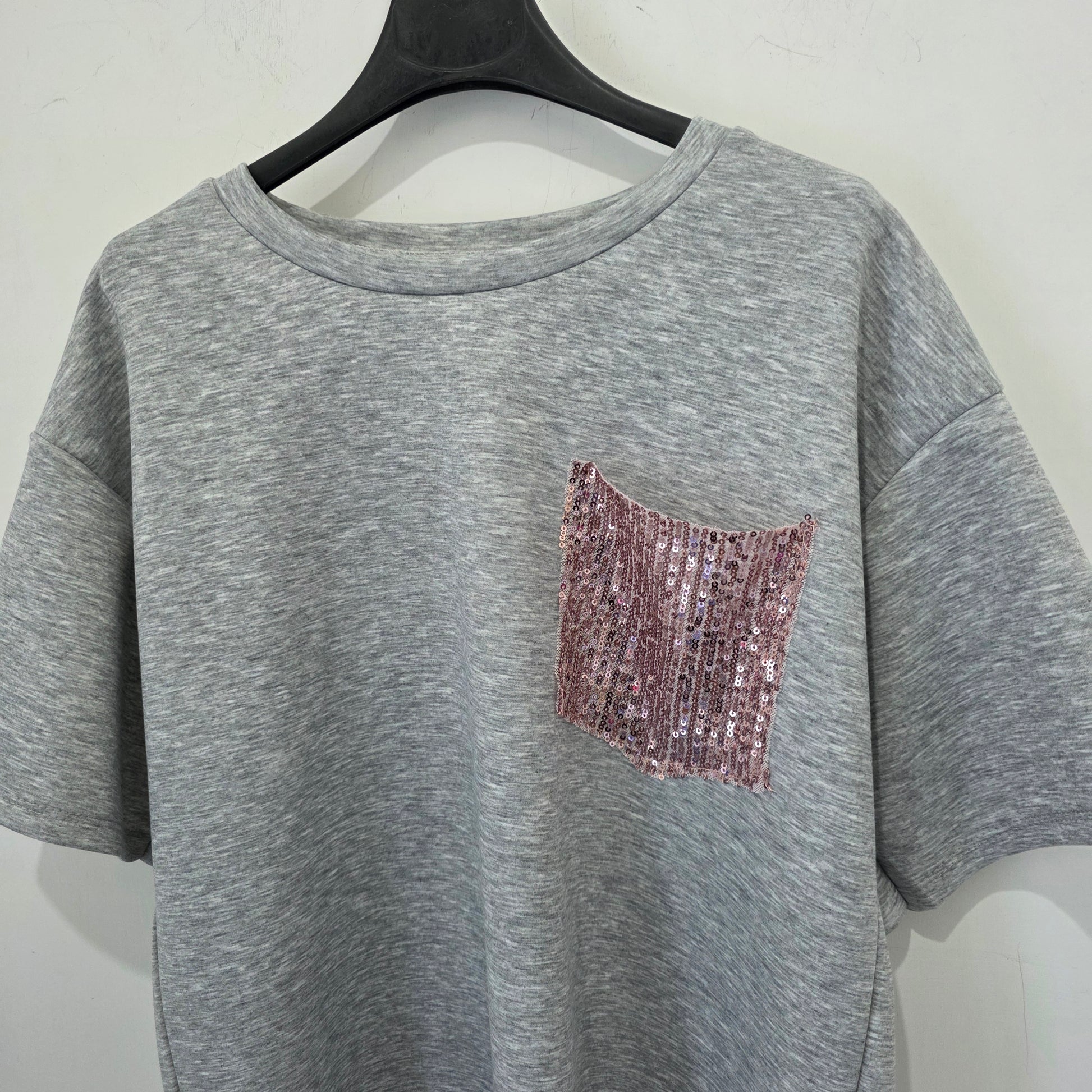 T-Shirt Casual con Tasca Decorativa in Paillettes Rosa per Donna