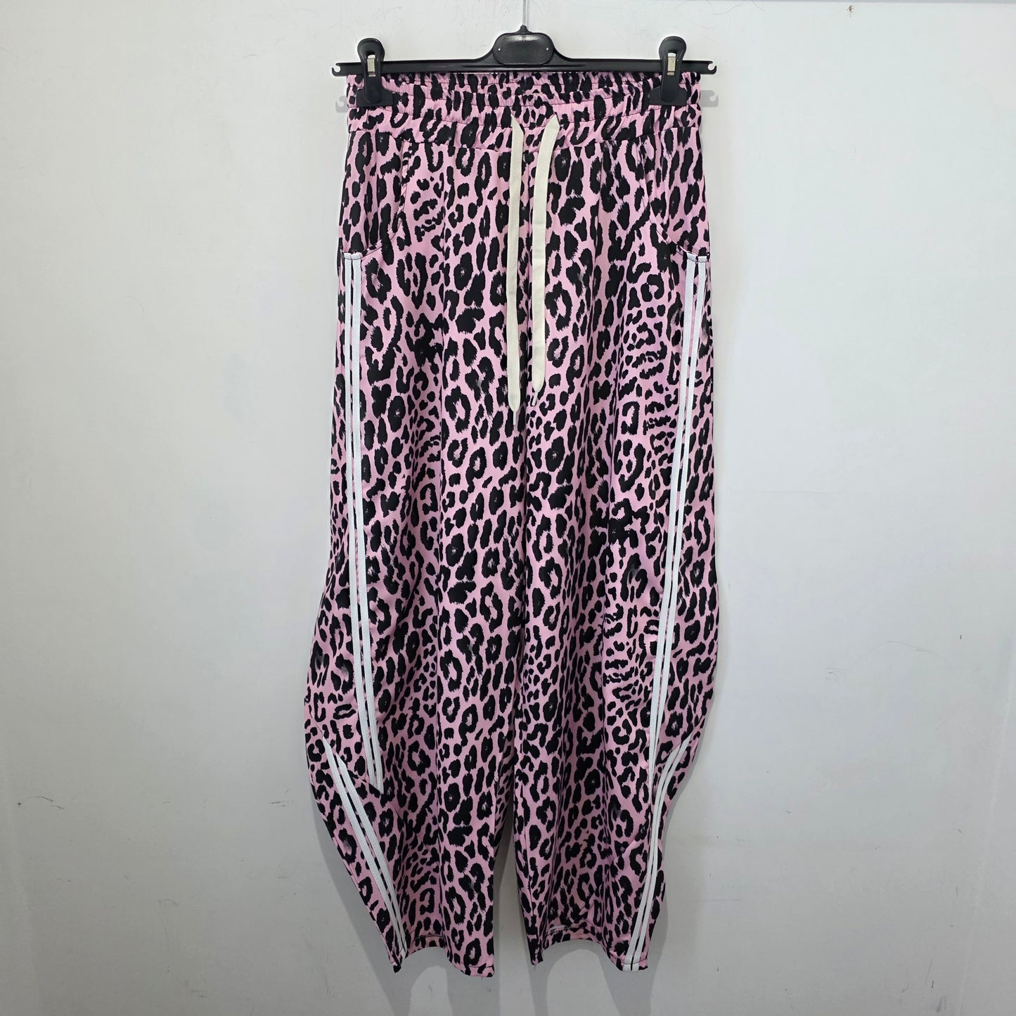 Pantsuta Trendy in Fantasia Leopardo Stile Moderno e Fashionabile 