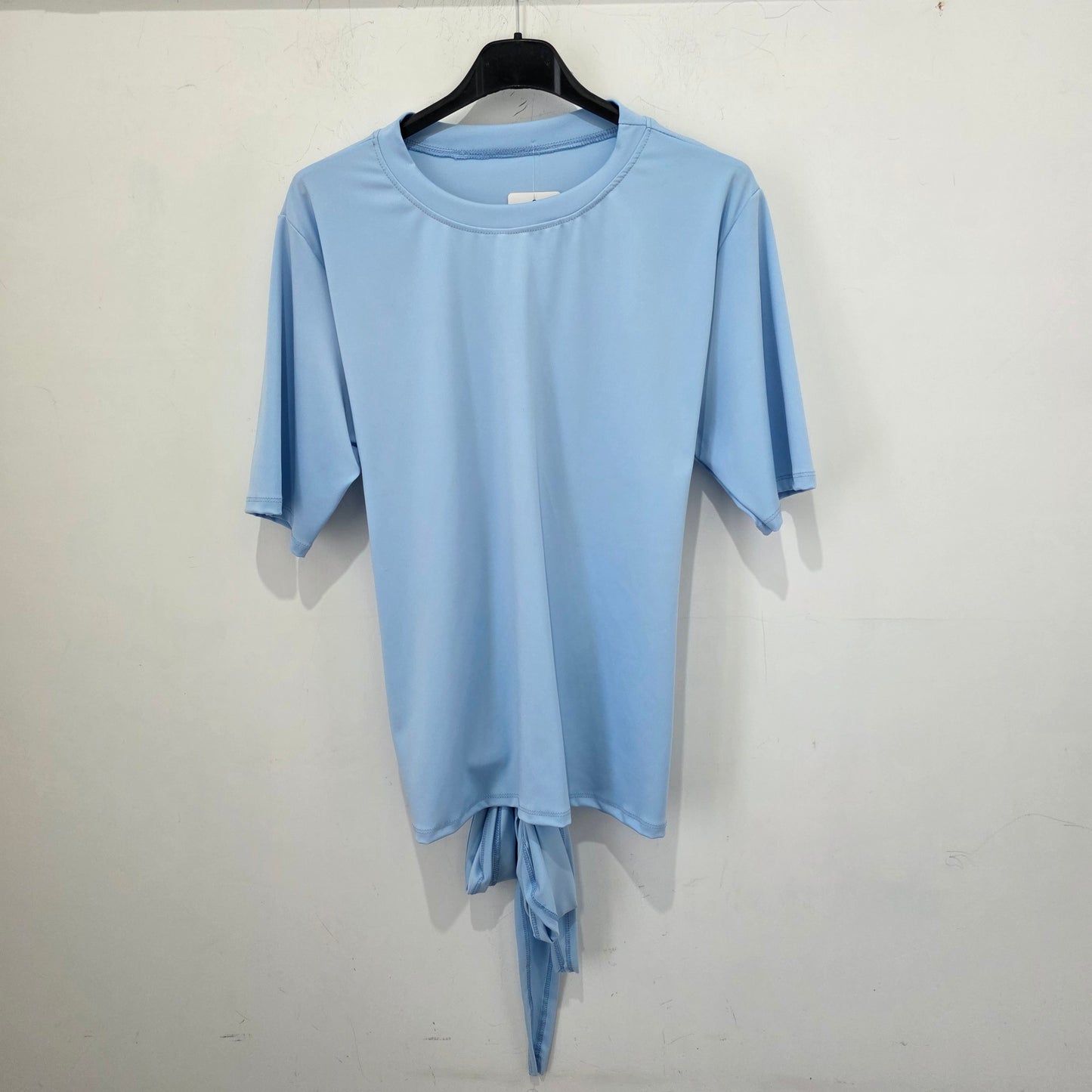 T-shirt con Nodo Posteriore e Maniche Corte