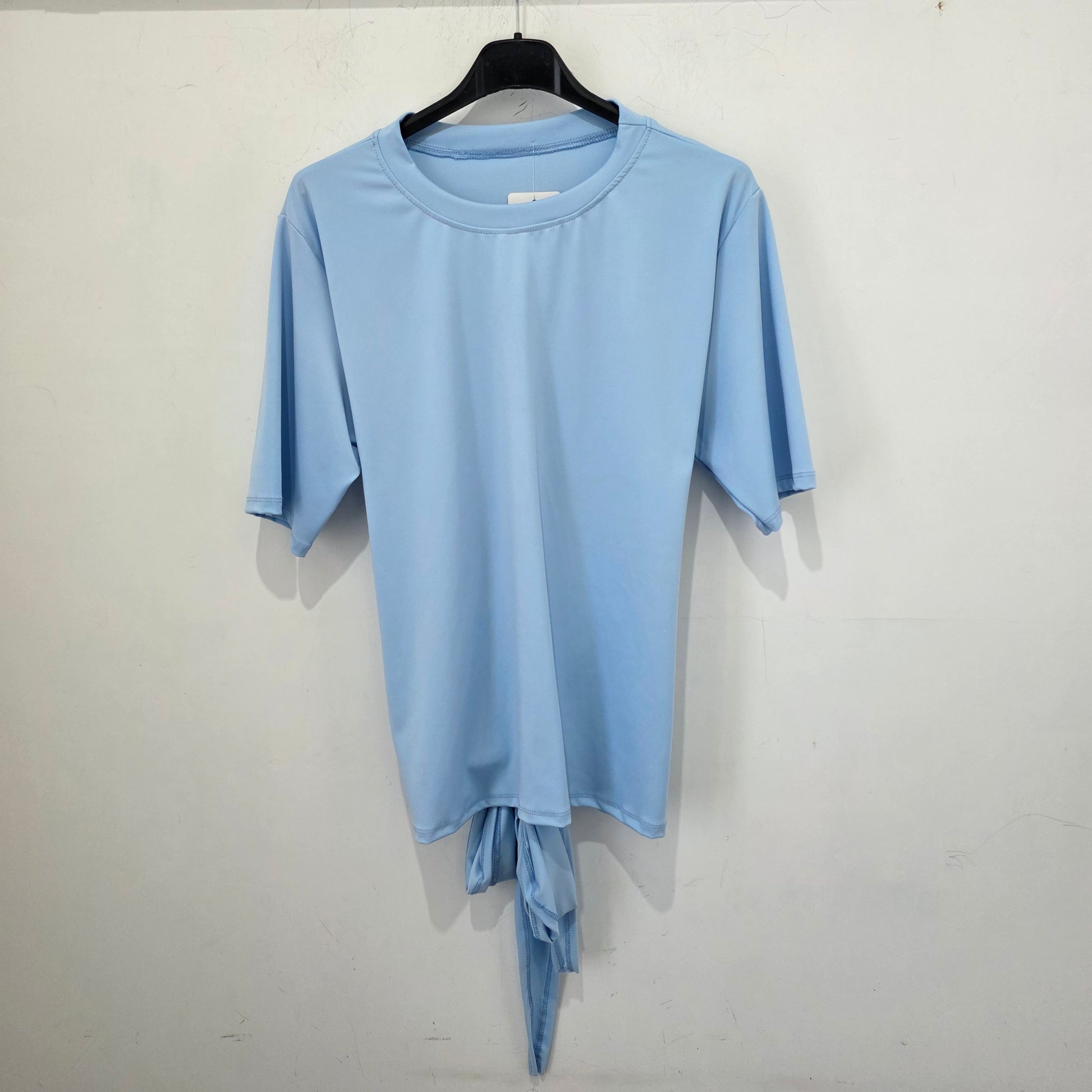 T-shirt con Nodo Posteriore e Maniche Corte