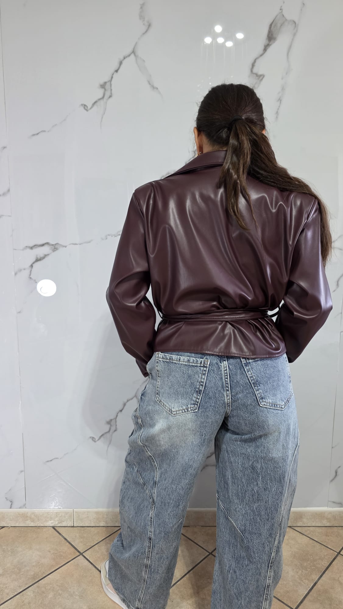 Giacca Chic con Cintura e Collo Scollo in Rosa Pastello per Look Elegante e Moderno