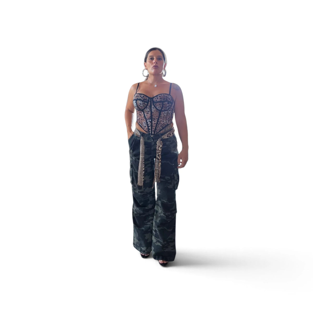 Jeans Militare in Stile Camouflage con Cintura Leopardata per Look Casual e Fashionabile Design Unico e Versatile
