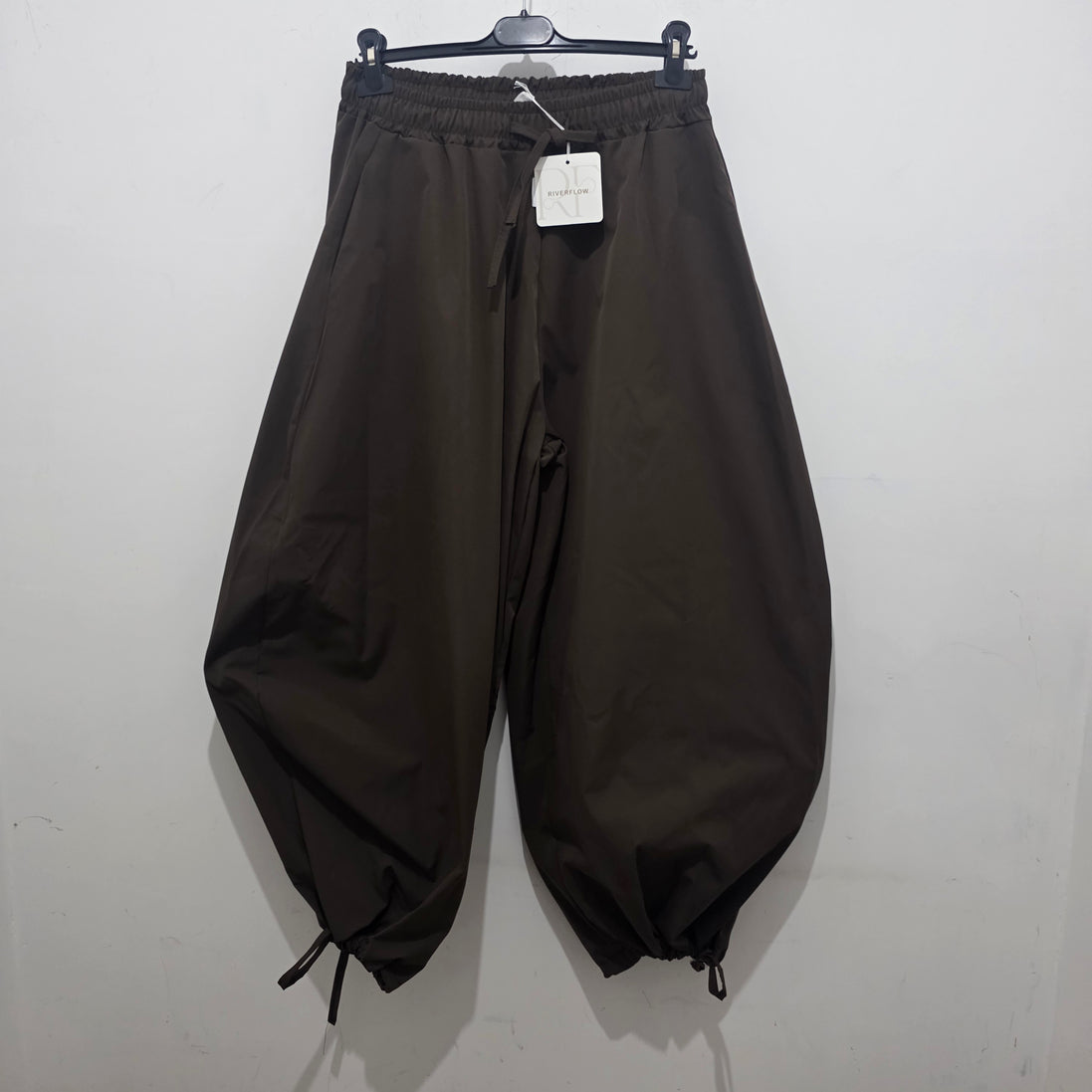 Pantaloni Neri a Gamba Larga con Cordoncino e Fiocco in Tessuto Morbido per Donna Stile Elegante e Comodo
