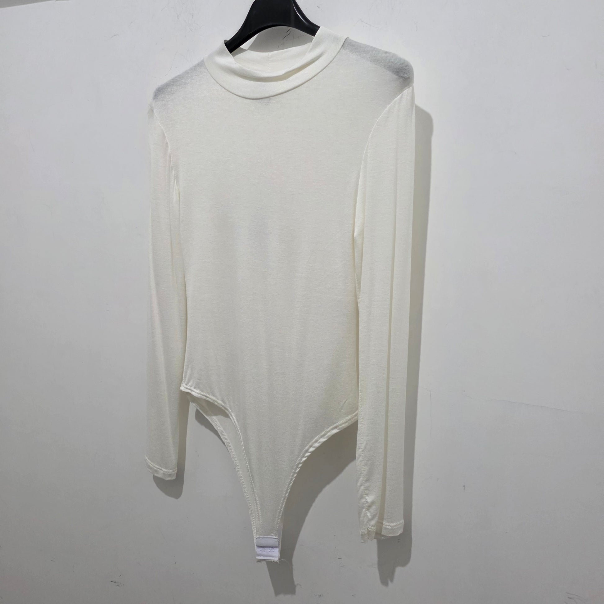 Maniche Lunghe e Collo Alto per Donna