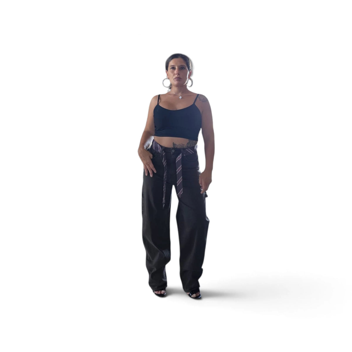 Jeans "Chic Utility" con Cravatta di Colore Blu e Nero