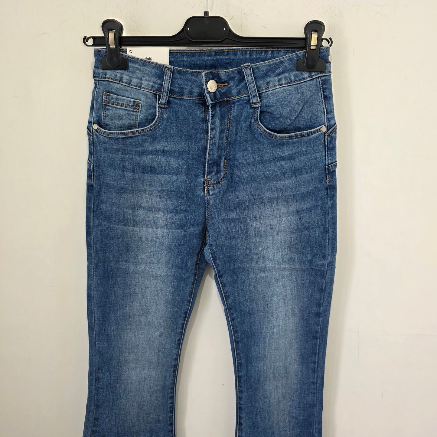 Jeans Flare Push-Up in Denim Blu per Donna con Taglio a Gamba Larga 