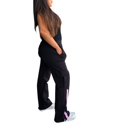 Pantaloni Sportivi Nero con Strisce Rosa Comfort Stile Moderno Tasche Laterali e Posteriori Design Urbano e Funzionale