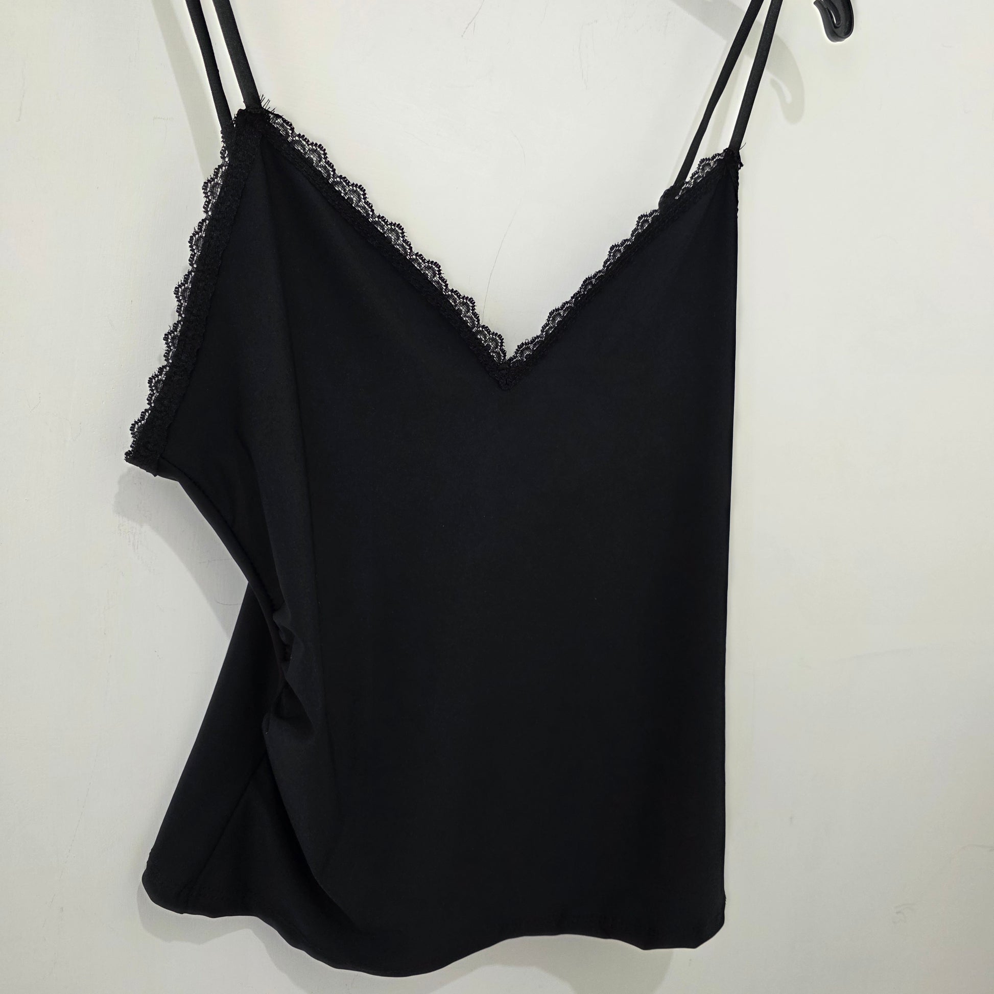 Top Spaghetti con Bordo in Pizzo Nero Elegante per Donna